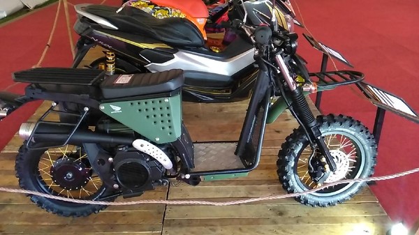 Honda Vario 150 menjadi bergaya scrambler